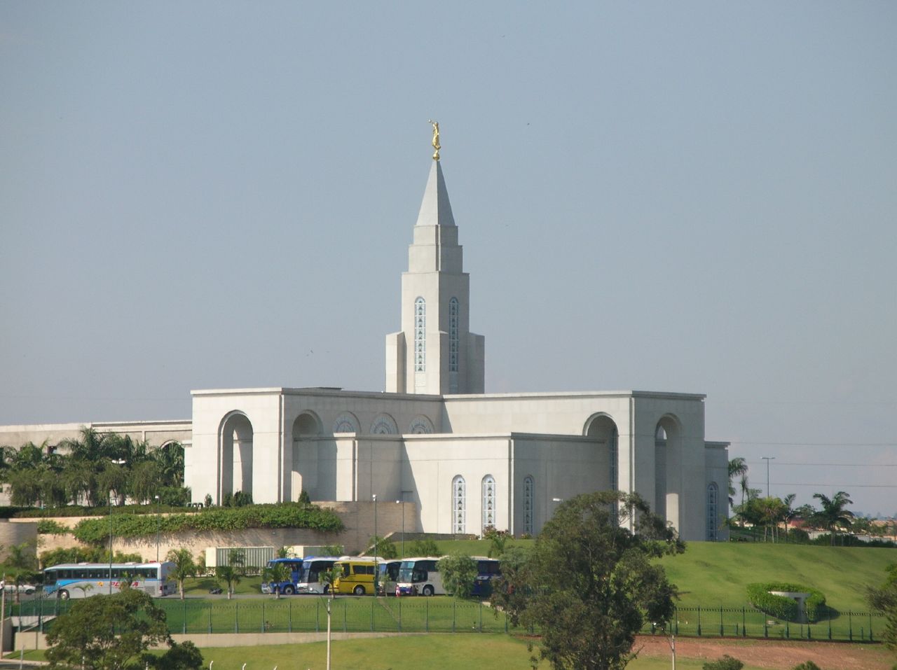 What are the requirements for marriage in a Mormon temple?