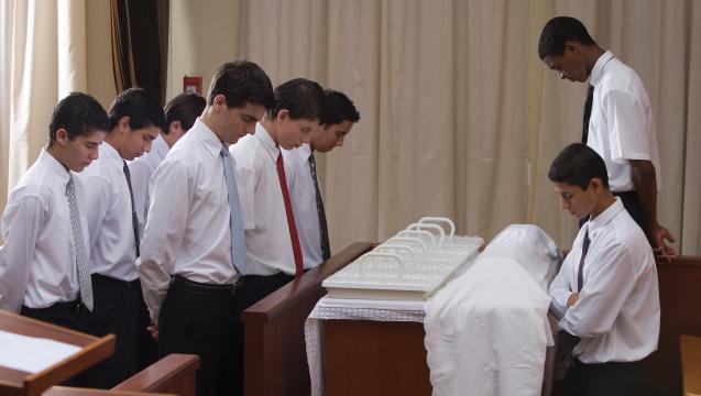If I don’t hear all of the Sacrament prayer, should I partake of it?
